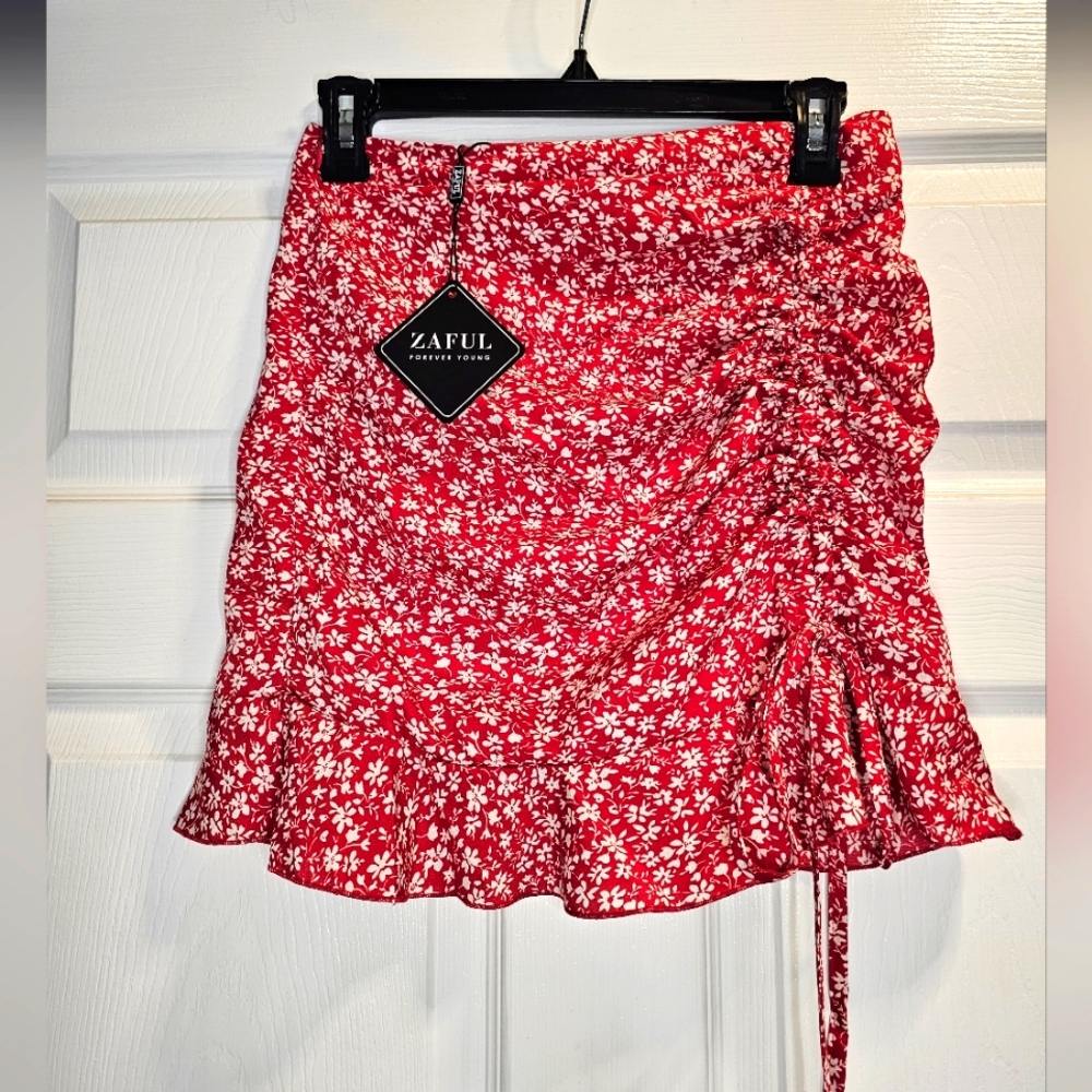 Zaful floral cinched skirt size small NWT